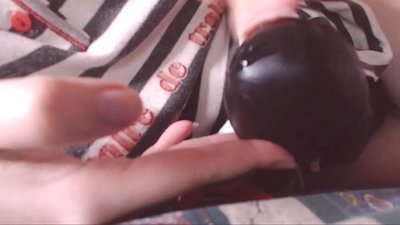 Вземи този голям черен петел в устата си, малък роб