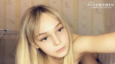 Ненаситна ученичка дава смазваща пулсираща орална кремпай на съученик